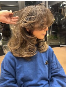 ヌエン 渋谷(NU/EN) ヘーゼルブラウン×バタフライカット/ハッシュカット/ハイライト