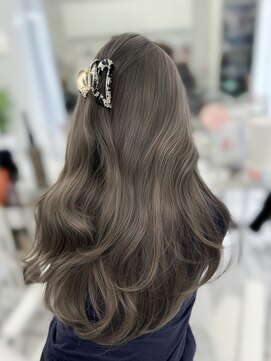 アマトウキョウスマートサロン(AMA TOKYO×Smart Salon) グレージュ　ブリーチ　レイヤーカット　海外風
