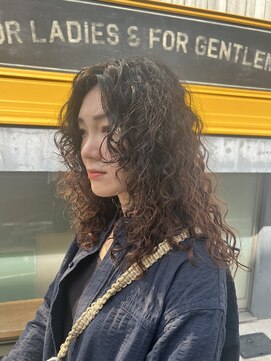 スピークイージー サルーン ビューティースミス(Speakeasy Saloon Beautysmith) レディースパーマスタイル