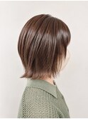 20.30代に人気◎夏カラーが映える小顔レイヤー外ハネショート