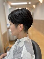 カット クラブ&nbsp;大人の2ブロックショート　（刈上げ女子）