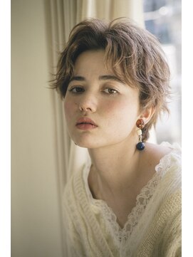 アットラブ バイ ベル(at'LAV by Belle) センターパートがおしゃれ☆スポンテニアスショート