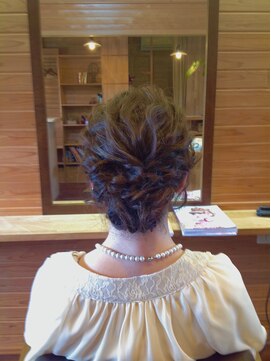 キキ(KiKi) ルーズなアップスタイル