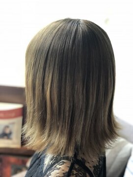 エム インターナショナル 春日部本店(EMU international) ベージュグラデーションカラー