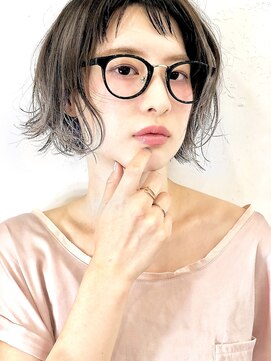 アンリ(Anli) ショートバングの外ハネショート