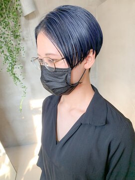 テトヘアー(teto hair) ネイビーカラー、刈り上げショート、ハンサムショート