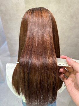 ミュウ(Miiiu) ナチュラルブラウン夏カラー髪質改善 縮毛矯正 ツヤ髪ストレート