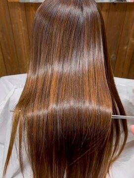 美容室 アーク 縮毛矯正のメンテナンスに、至極の髪質改善トリートメント♪