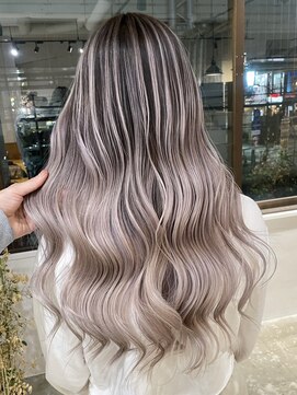 メリー オオサカ(Merly Osaka) white ash balayage