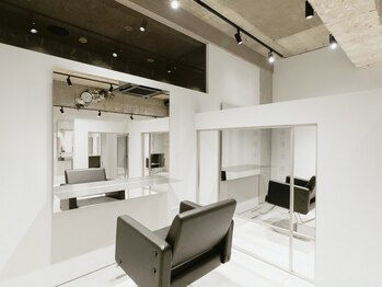 シロフイケブクロ(shirof ikebukuro)の写真/【池袋西口徒歩1分★】贅沢個室×実力派サロンが誕生！
