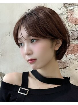 アフロート ルヴア(AFLOAT RUVUA) 『岩田莉奈』白髪絶壁癖毛カバー　ひし形ショート新宿