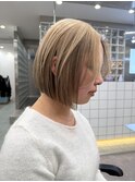 顔まわりミディアムレイヤーケアブリーチカラーヘーゼルベージュ