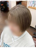 ナンバーエイト(number eight) 切りっぱなし前下がりひし形シルエットショートレイヤー