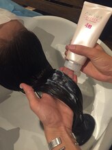 Aujuaヘアケアプログラムで最高美髪へ導く工程のご紹介☆４液塗布☆