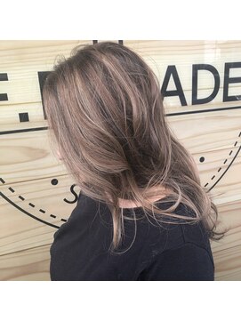 エフパレードシーサイド(F.PARADE seaside) ホワイトハイライト【上総一ノ宮】【茂原】