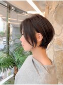 オリーブカラーハイライトカラー小顔くすみカラーくびれショート