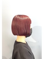 レア(Lea) ぱっつんボブ×ワインレッド
