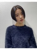 丸みショート前下がりセンターパートハンサムくびれショート