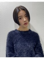 丸みショート前下がりセンターパートハンサムくびれショート