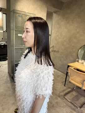 クス(KUsU) 切りっぱなしミディアム/暗髪/大人可愛い