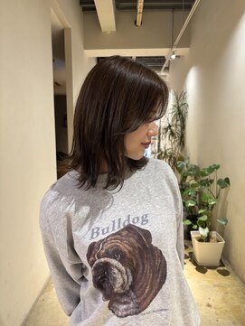 セブンベルベット(7 Velvet) 抜け感レイヤー外ハネミディ×艶ブラウン