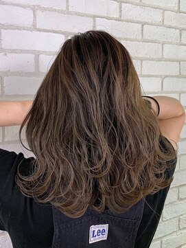 シシ 新宿(She 2.) こだわりのカラー シナモンベージュ