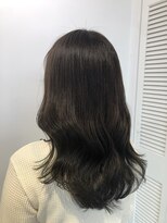 アドラーブル 万代店 (adorable)&nbsp;【くすみカラー】暗髪オリーブベージュ　ヨシンモリ巻きヘアー