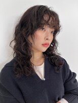 ホロ(hollo)&nbsp;ミディアムパーマくるくるパーマ　外国人風パーマ　黒髪パーマ