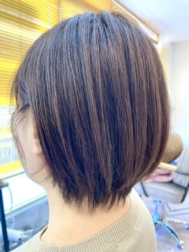 キッテ(kitte) 段浅めのショートボブ