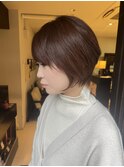 前髪ありの前下がりショートボブ