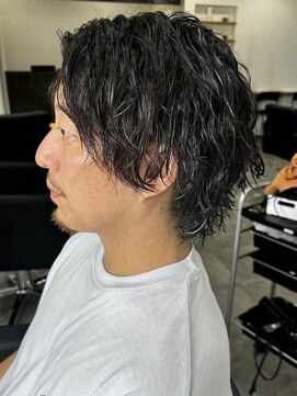 ヒュイル バイ ニアウ(Hwyl by Niau) メンズマッシュパーマニュアンスパーマスパイラルパーマ刈り上げ