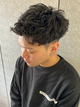 ヒュイル バイ ニアウ(Hwyl by Niau) ジェットモヒカンメンズショートニュアンスパーマワンカール