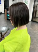 ハイライト白髪ぼかしダブルカラーインナーカラーショートボブ