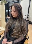 外国人風ハイライト＋ワンカールでまとまるロングレイヤー