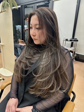 ヌエン 渋谷(NU/EN) 外国人風ハイライト＋ワンカールでまとまるロングレイヤー