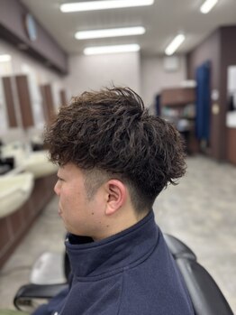 銀座バーバー 鳩ヶ谷店の写真/お手頃価格のメンズカットで、毎日をもっと素敵に！忙しいビジネスマンも大満足の仕上がりに。