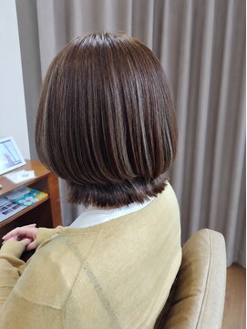 ムーア(MUA) 【艶感ブラウンベージュ×丸みミニボブ】