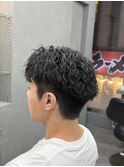 縦落ちパーマスペインカール刈り上げメンズヘア波巻きパーマ