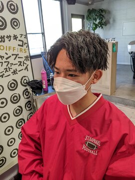 コワファーストナガサキシャンプーボーイ(COIFF1RST NAGASAKI SHAMPOO BOY) ショートセンターパート×ツイストスパイラルパーマ