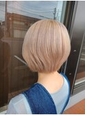 ミルクティーベージュ×ハイトーンカラー×ショートボブ