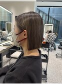 タイトな切りっぱなしボブ。