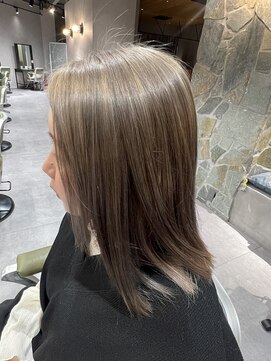 ラソ プエルト(LAZO puerto) ワンブリーチで作るホワイトグレー