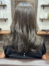 ゴエン(goen hair lounge)&nbsp;ファースト白髪を馴染ませるカラーのレイヤーカット