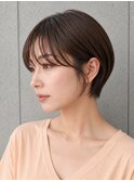 ショートボブ×シースルーバング×オリーブベージュ