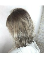 アフィナー(Afinar)&nbsp;【横浜/Afinar】ミディアム×カット×シルバーカラー