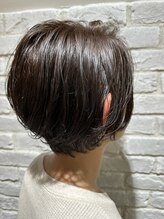 白髪染めを使わず、育てるグレイヘアで白髪をぼかす！