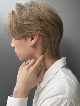 トルネード(TORNADO) K-POPアイドル風ハイトーン センターパートウルフカット A0707