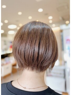 クール ヘアー ギャラリー 神明町店(COOL Hair gallery) 毛先が軽めなショートボブ