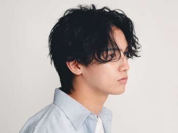 フィフス 原宿(fifth)の写真/《王道メンズパーマデザイン》柔らかい質感の波巻きパーマで、垢抜けたオシャレな印象に*[原宿/眉毛]