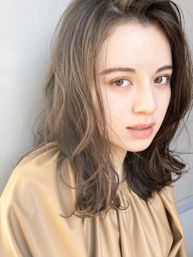 トワ バイ リンネ(Towa by Lin’ne) 抜け感が可愛いセミディスタイル